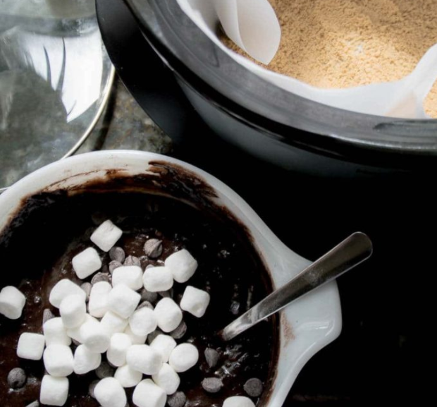 Crock pot desserts smores cake - WOW! #crockpot #slowcooker